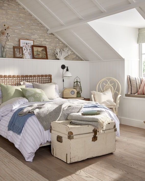 Most Popular Bedroom Colours White 1655569669 ?crop=0.568xw 1.00xh;0.148xw,0&resize=980 *