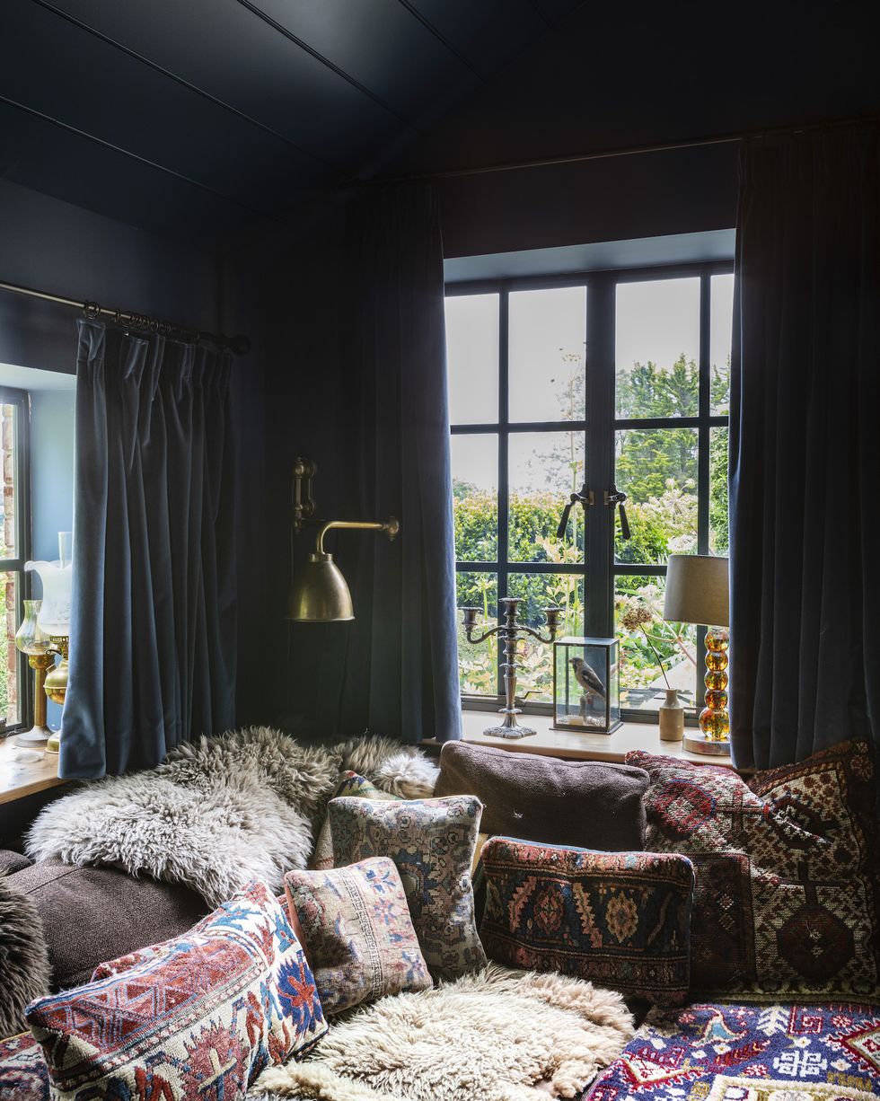 most popular living room colours black