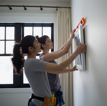 Hanging Pictures on Drywall how to hang a picture frame, how to hang curtains, how to hang anything on a wall, how to hang a frame, how to hang wall decorations