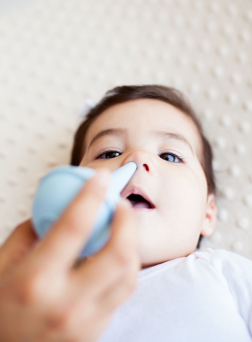 Mocos en bebés: cómo eliminarlos y descongestionar la nariz