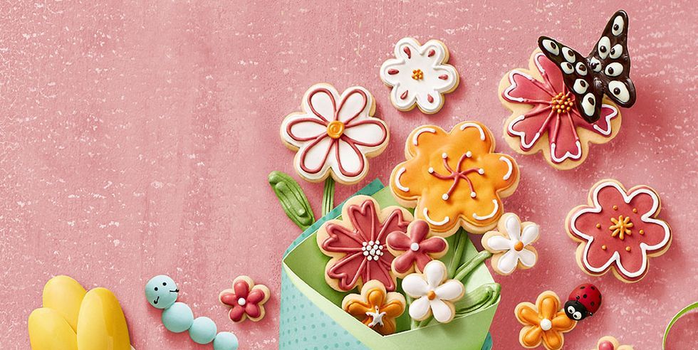 https://hips.hearstapps.com/hmg-prod/images/mother-s-day-crafts-cookie-bouquet-1649083866.jpg?crop=1.00xw:0.502xh;0,0.0978xh&resize=1200:*