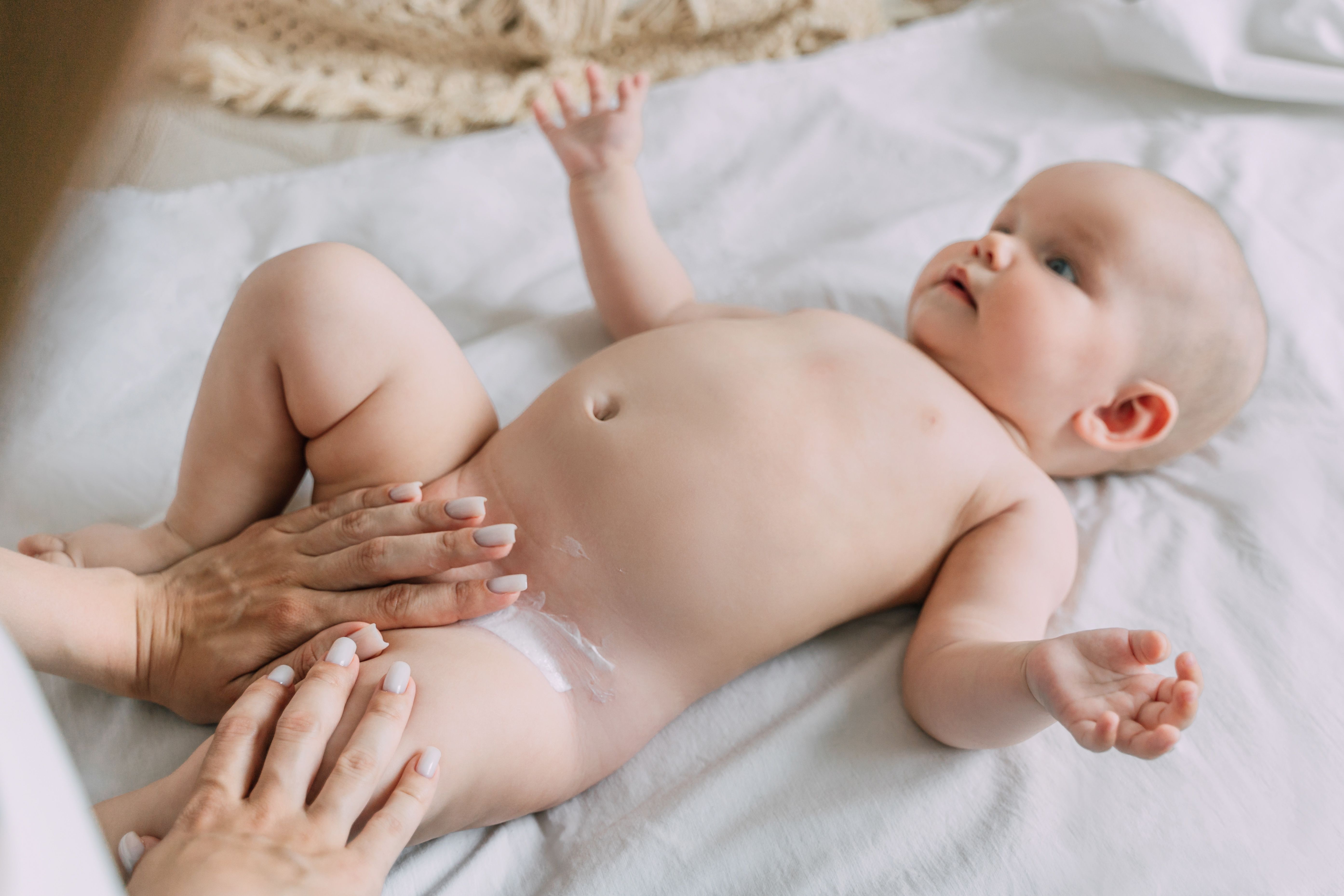 Bepanthol Pomada Protectora Bebé: Protege el culito de tu bebé de las  irritaciones