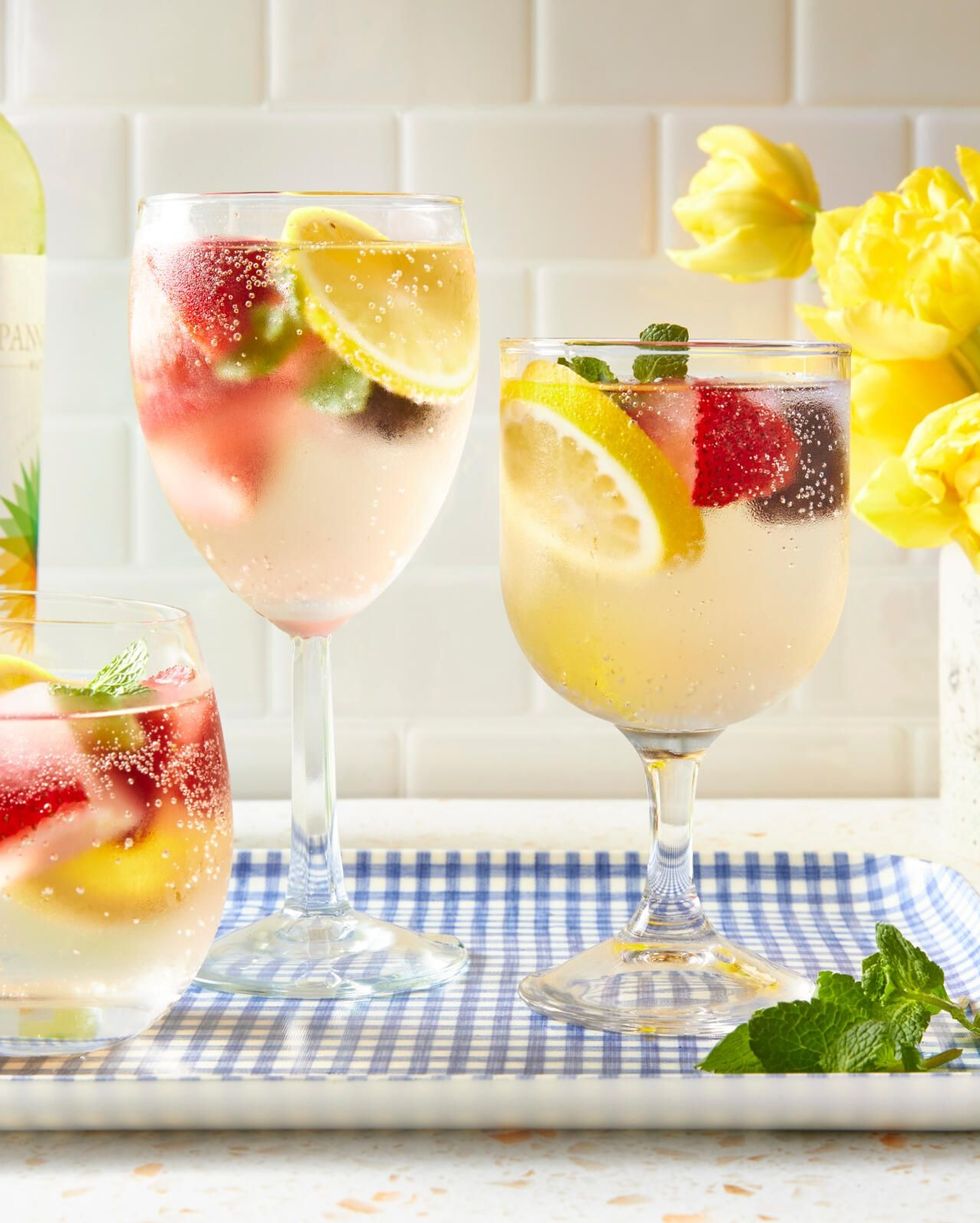 mothers day cocktails white wine spritzer