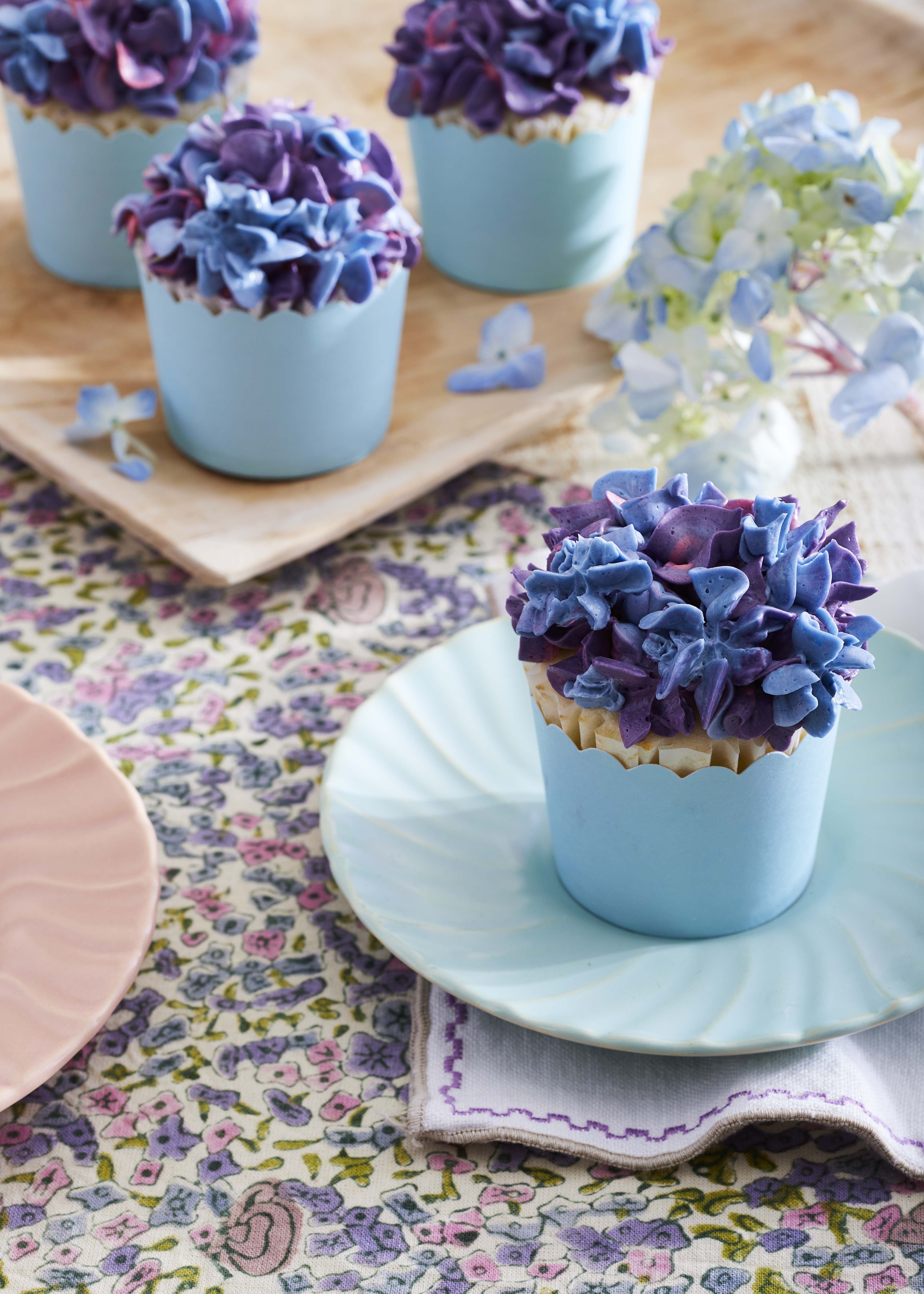 mothers day gifts hydrangea cupcakes 640a49397d091