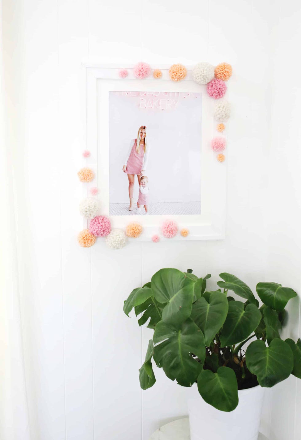 pom pom photo frame