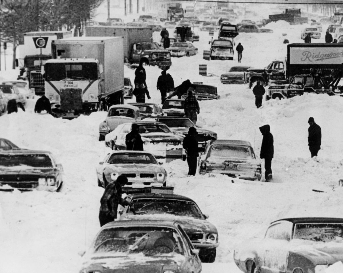motorists dig out of snow on long island after blizzard in 1978