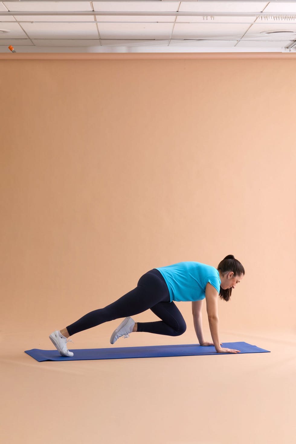 mountain climbers person performing a workout on a yoga mat