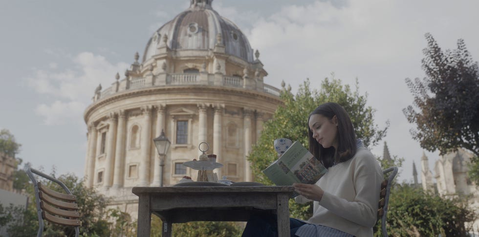 Mi año en Oxford. (De izq. a der.) Sofia Carson como Anna en Mi año en Oxford. Crédito: cortesía de Netflix / ©2024 Netflix