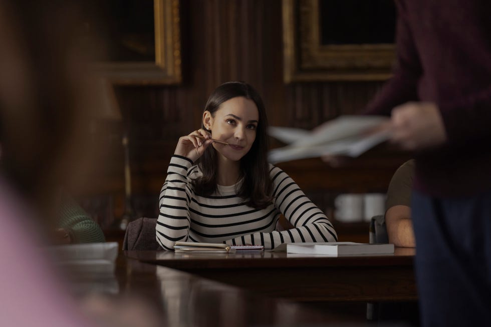 Mi año en Oxford. Sofia Carson como Anna en Mi año en Oxford. Crédito: Chris Baker/Netflix ©2024