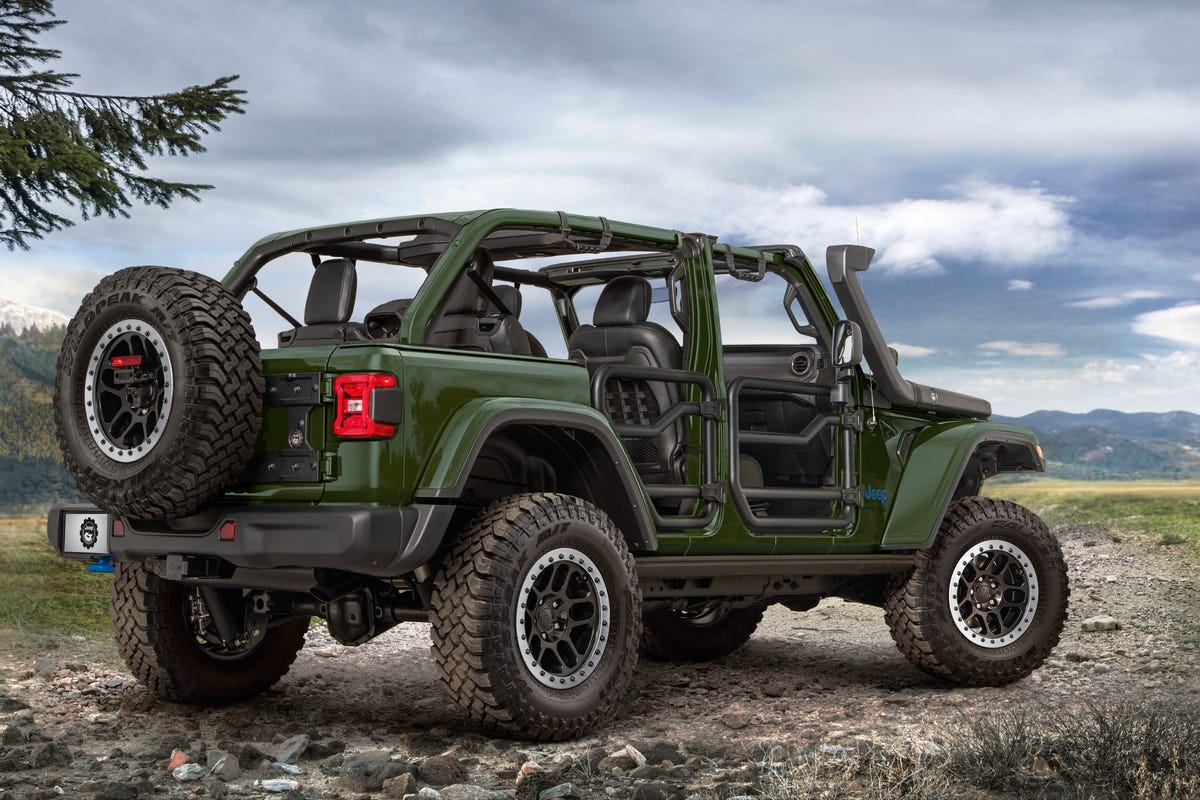 2021 Jeep Wrangler 4xe Plug-In Hybrid Gets a Lift Kit