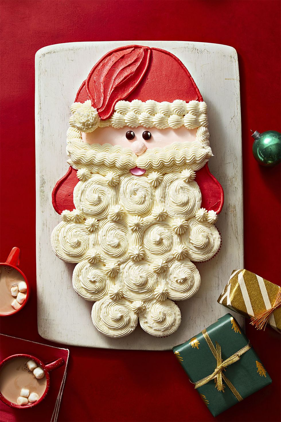 https://hips.hearstapps.com/hmg-prod/images/mr-claus-pull-apart-cupcakes-1635191273.jpg?crop=1xw:1xh;center,top&resize=980:*