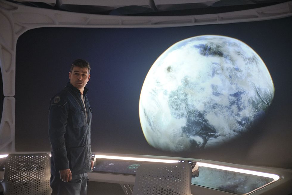 the midnight sky 2020kyle chandler as mitchell cr philippe antonellonetflix ©2020
