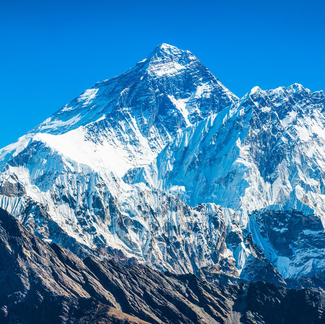 なぜエベレストやアルプス山脈は、年々「標高が高くなっている」のか…？