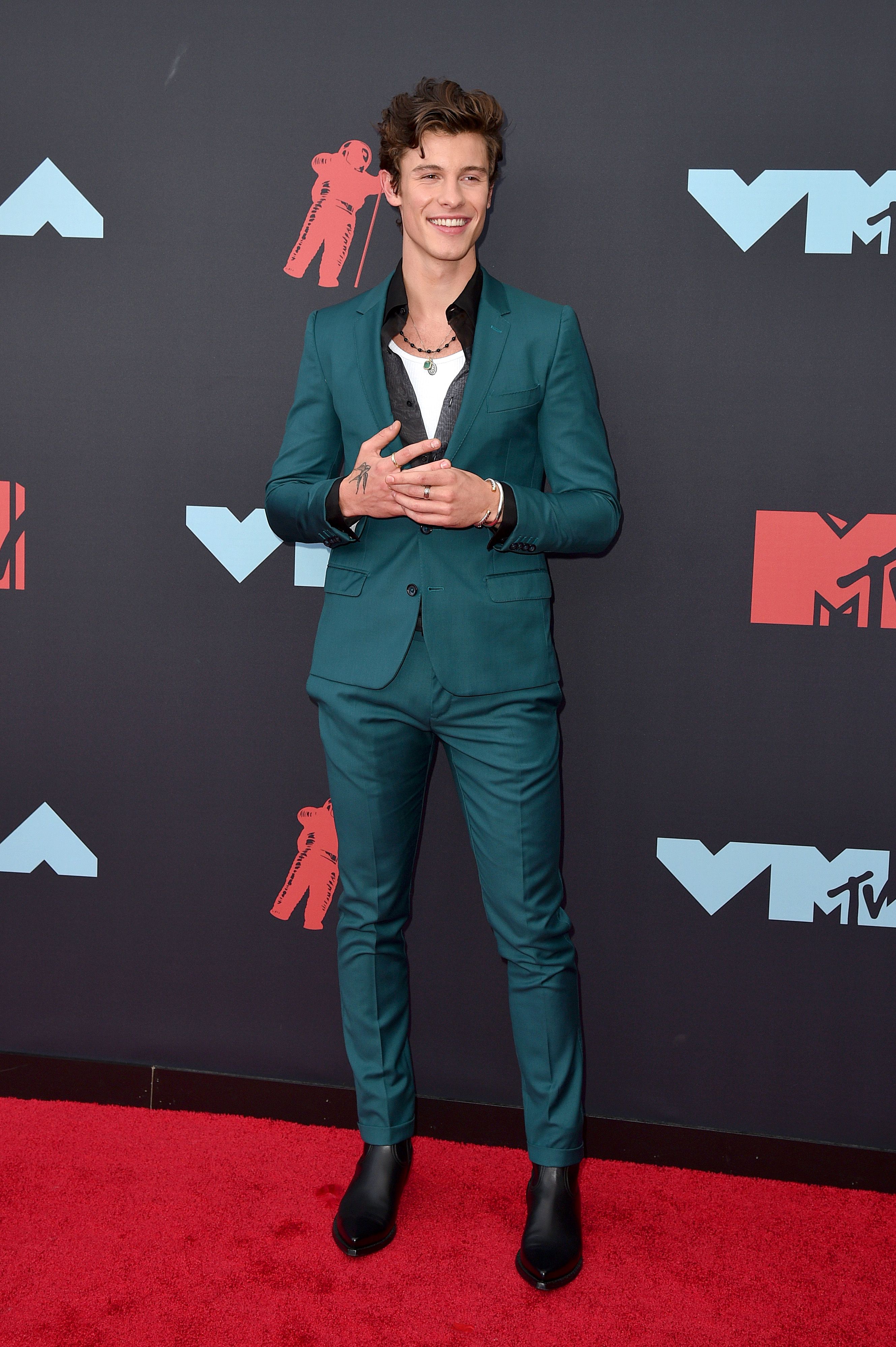 Shawn mendes vmas outlet 2019 red carpet