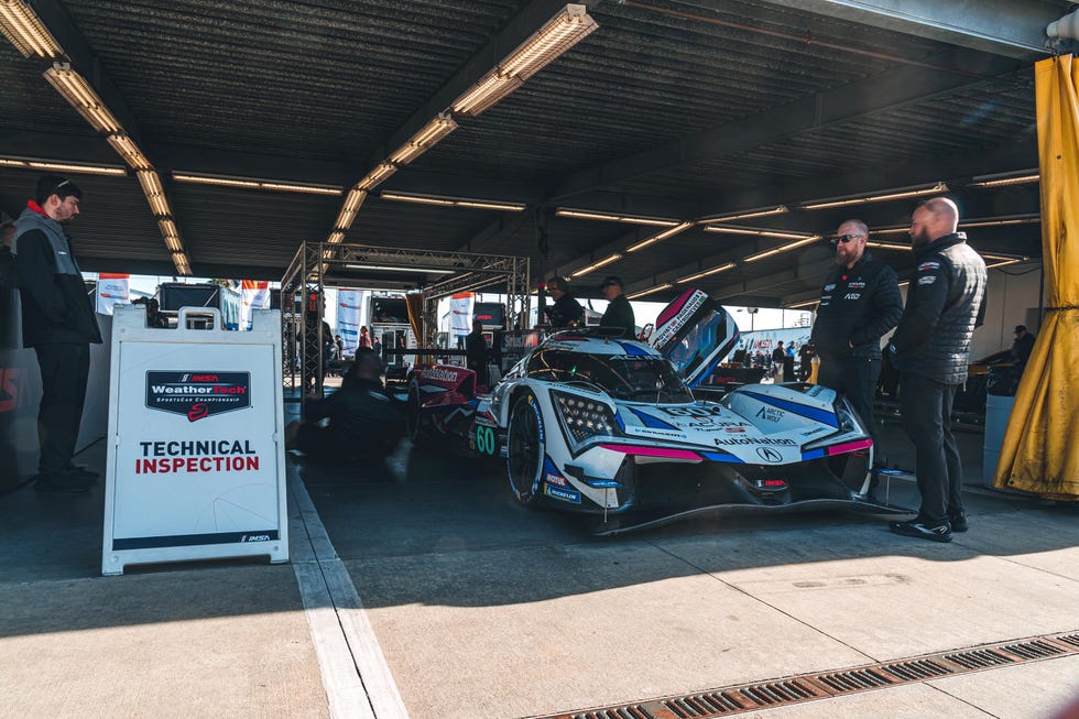 no 60 acura arx06 en contrôle technique aux 24 heures de daytona 2023