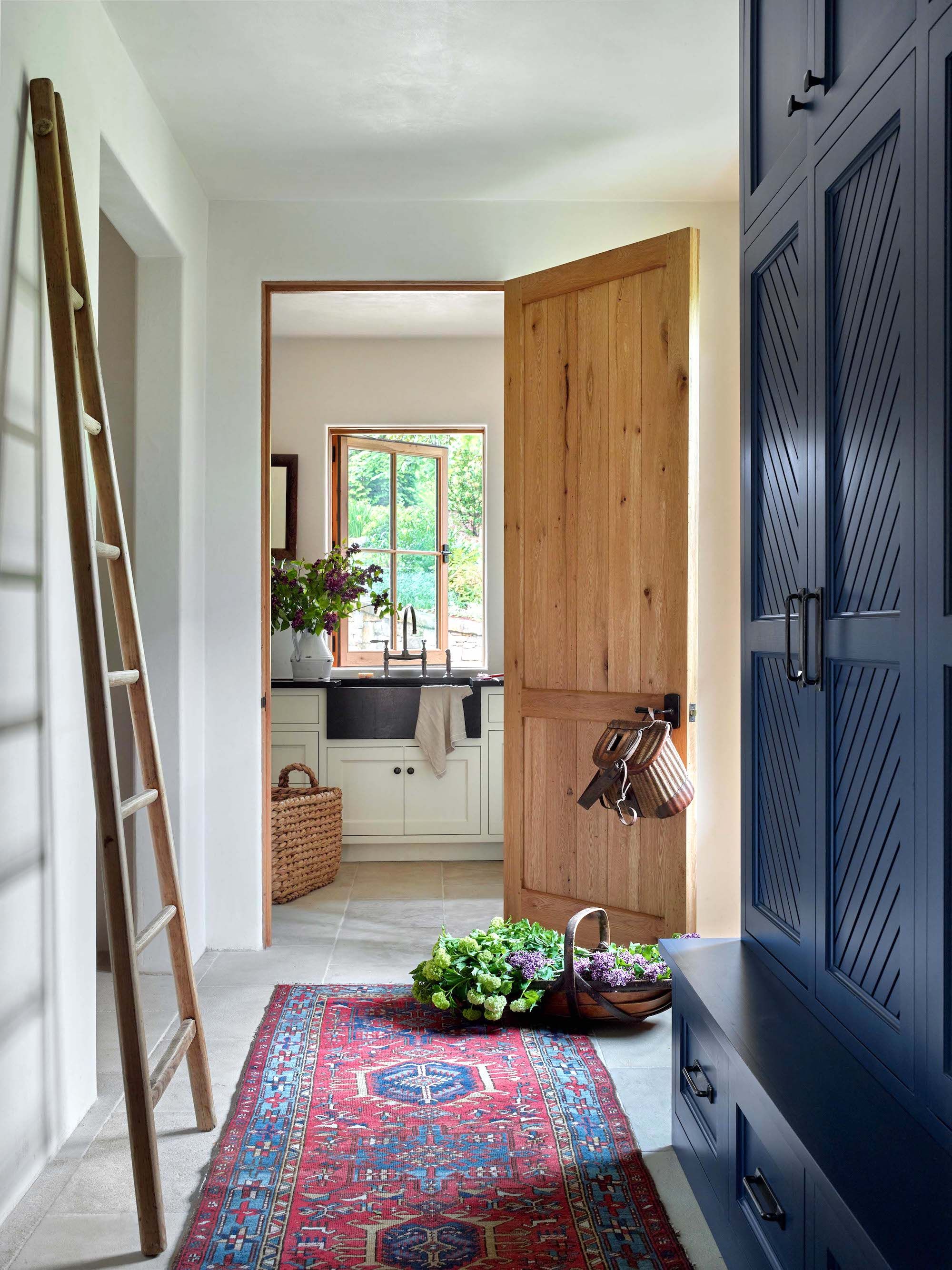 Make a Grand Entrance: 25 Entryway Rug Ideas