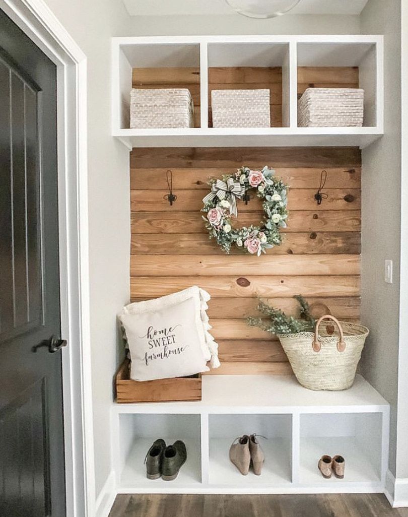 Farmhouse mudroom clearance