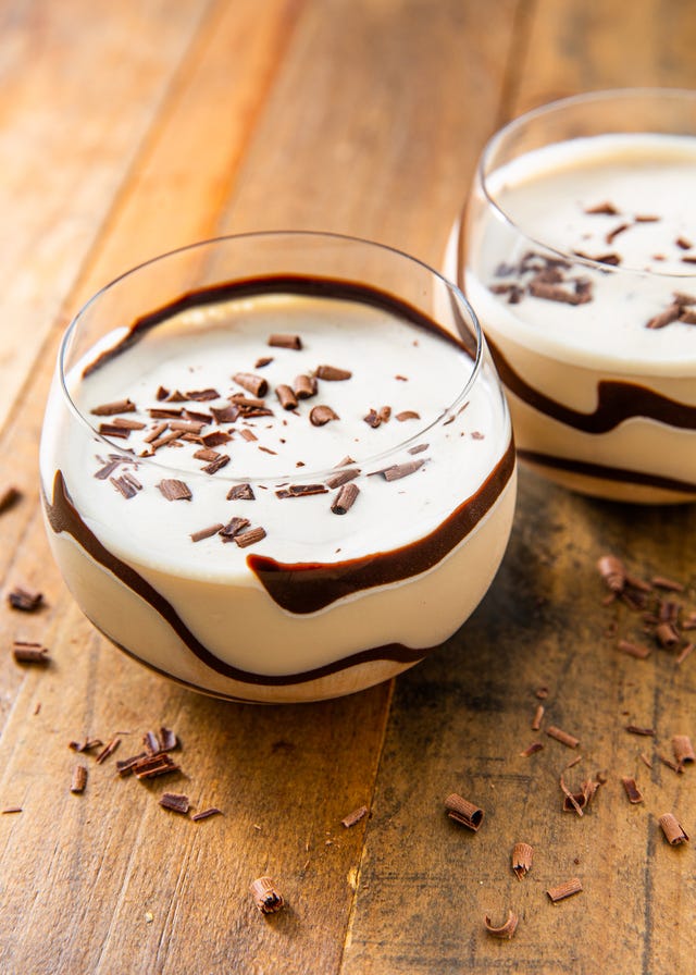 mudslide cocktail in a glass with chocolate syrup and topped with chocolate shavings