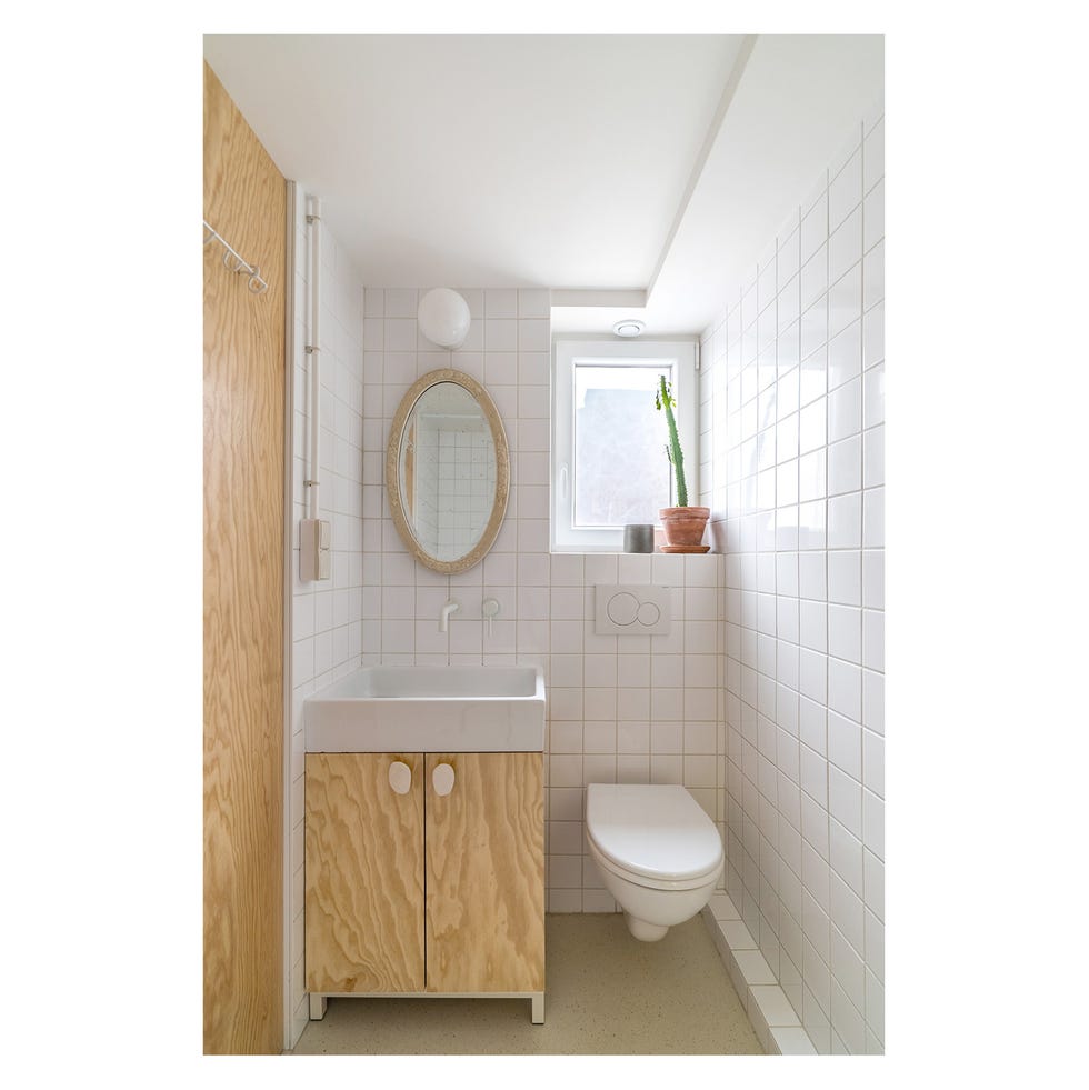 estudio 24m2 en parís de biloba architecture, , un aseo pequeño en tonos naturales