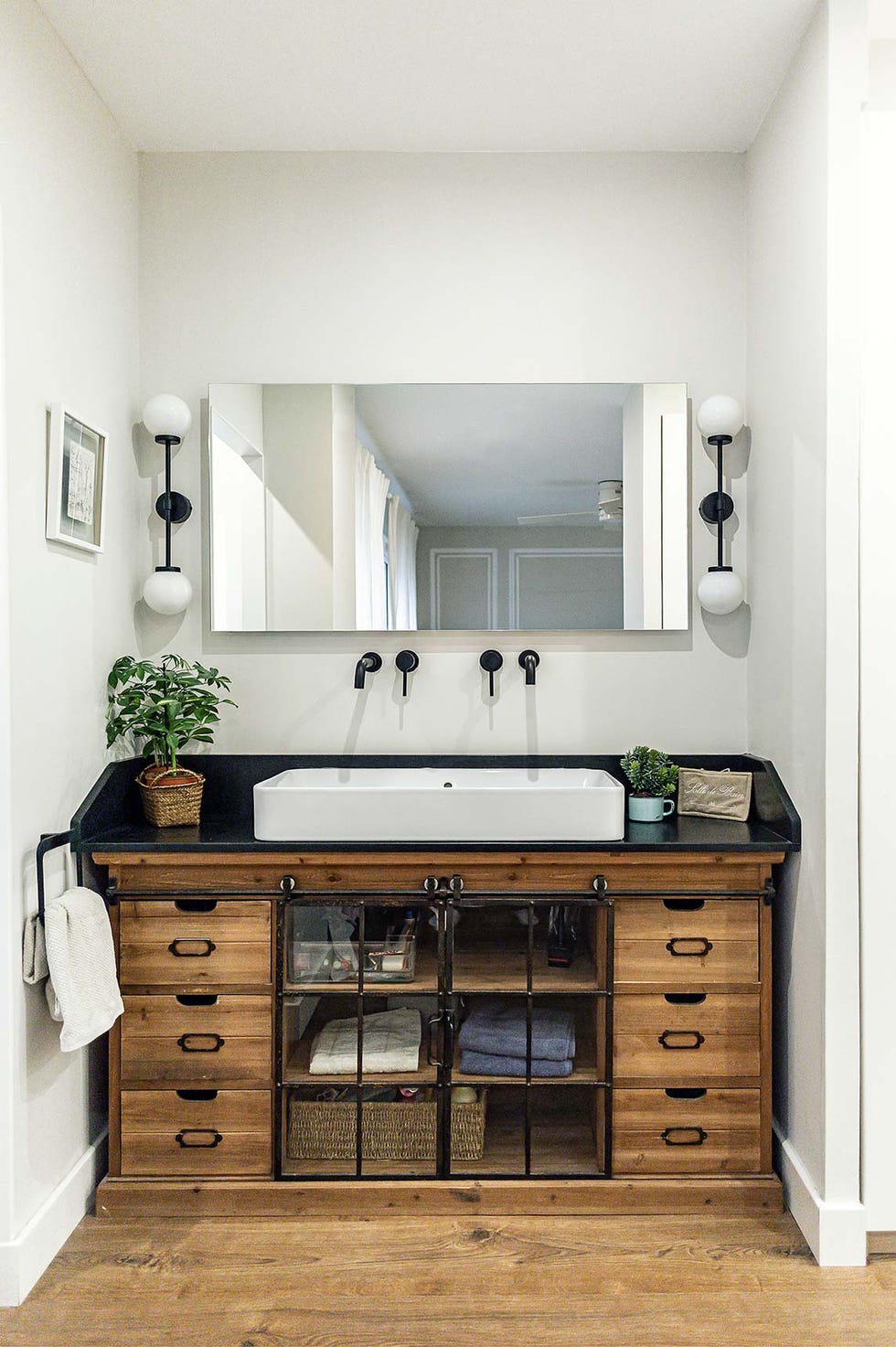 mobiliario de baño en madera