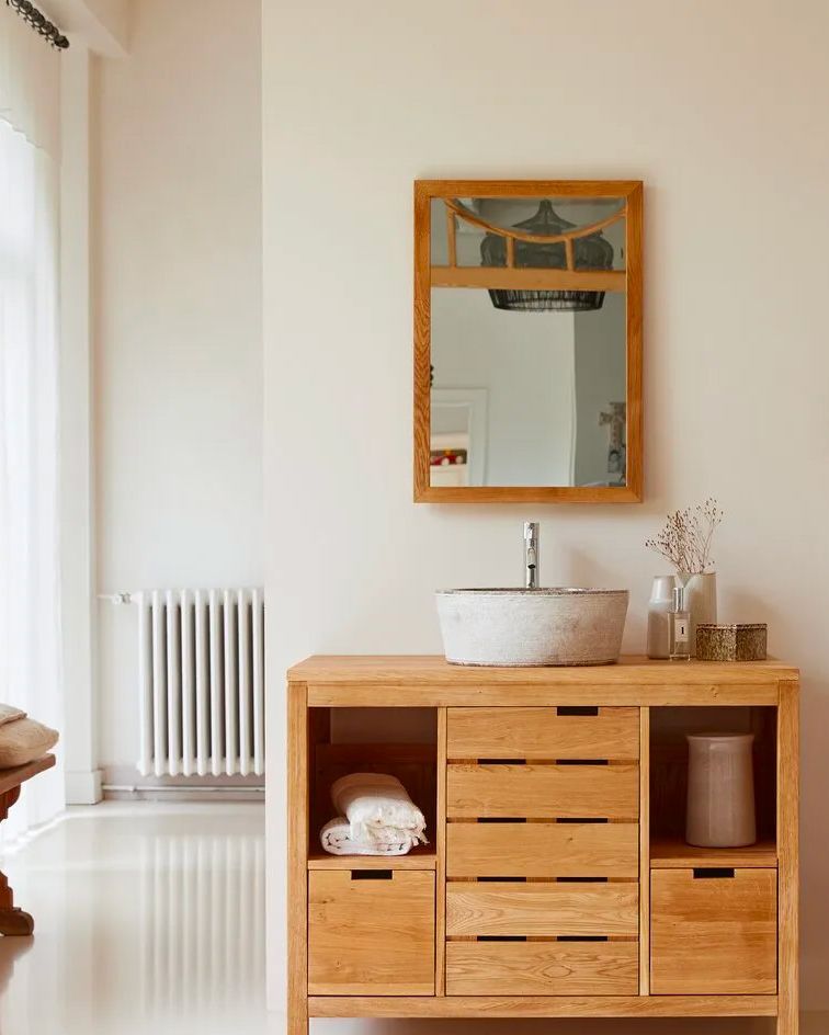 La tendencia más práctica; baldas o estanterías abiertas en el cuarto de  baño  Estantes del cuarto de baño, Decoracion de baños sencillos,  Estanterías abiertas