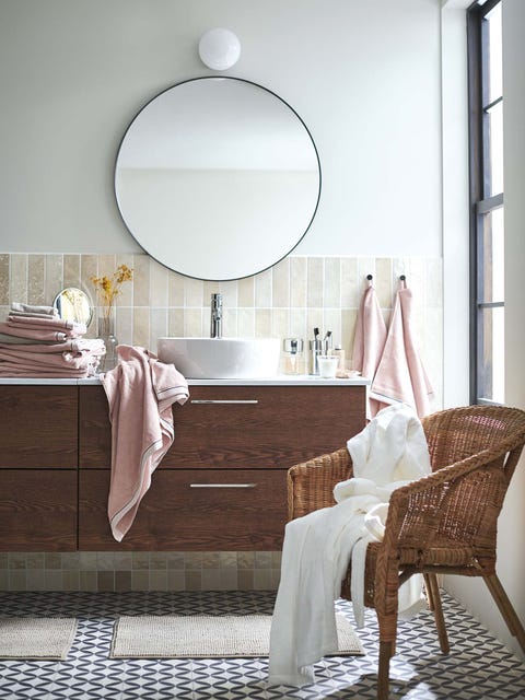 baño moderno con mueble de madera de ikea