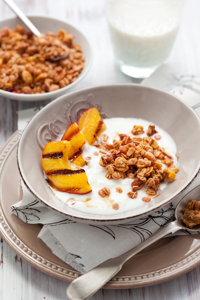 muesli yogurt and grilled peaches