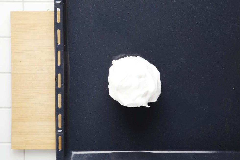 muffins con helado de fresa y merengue 3