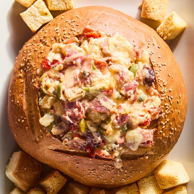 Muffuletta Dip muffuletta dip with toasted bread