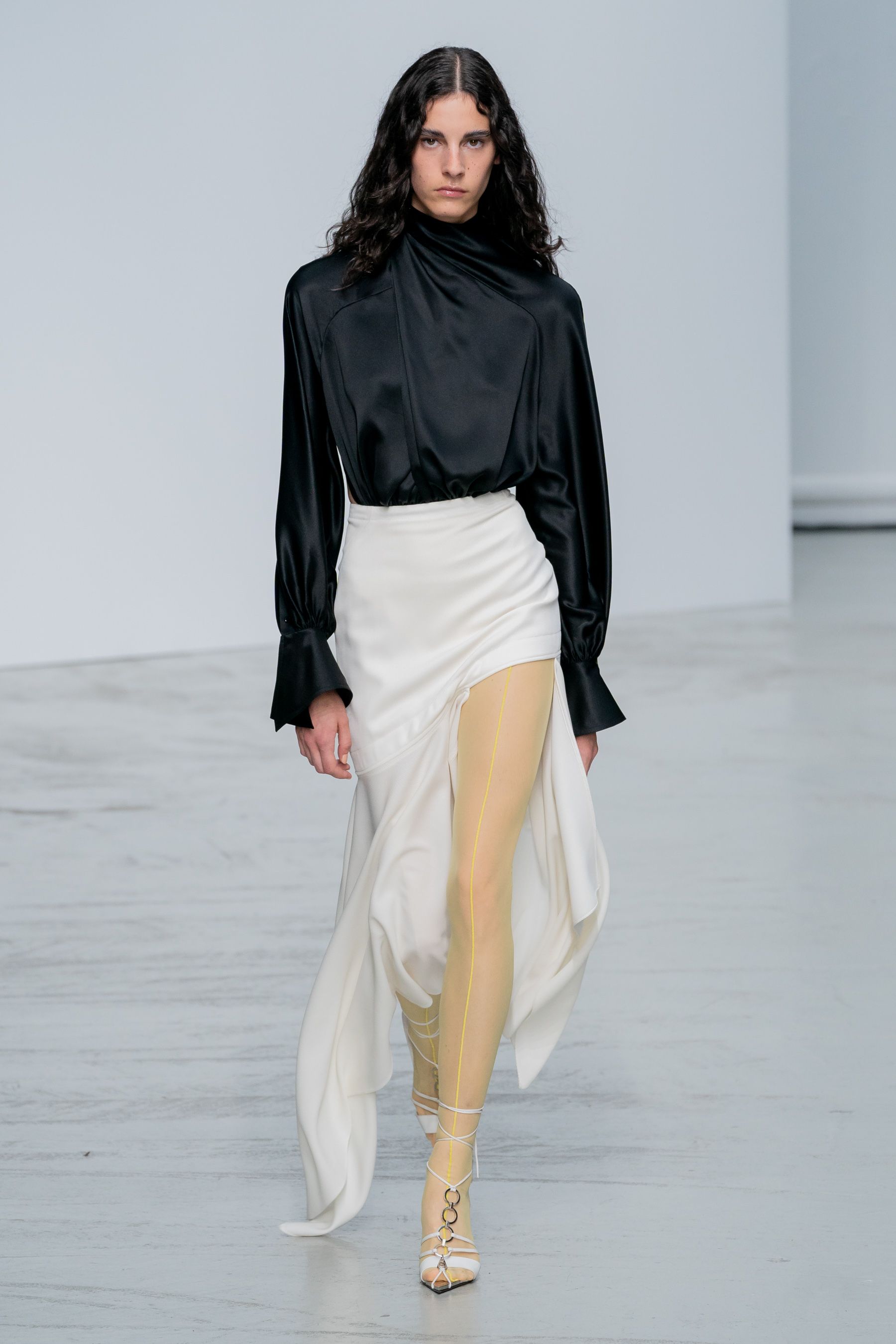 MUGLER ミュグレー デザインシャツ ブラック 37 黒 ミュグレー(MUGLER)コレクション一覧｜ELLE ONLINE[エル