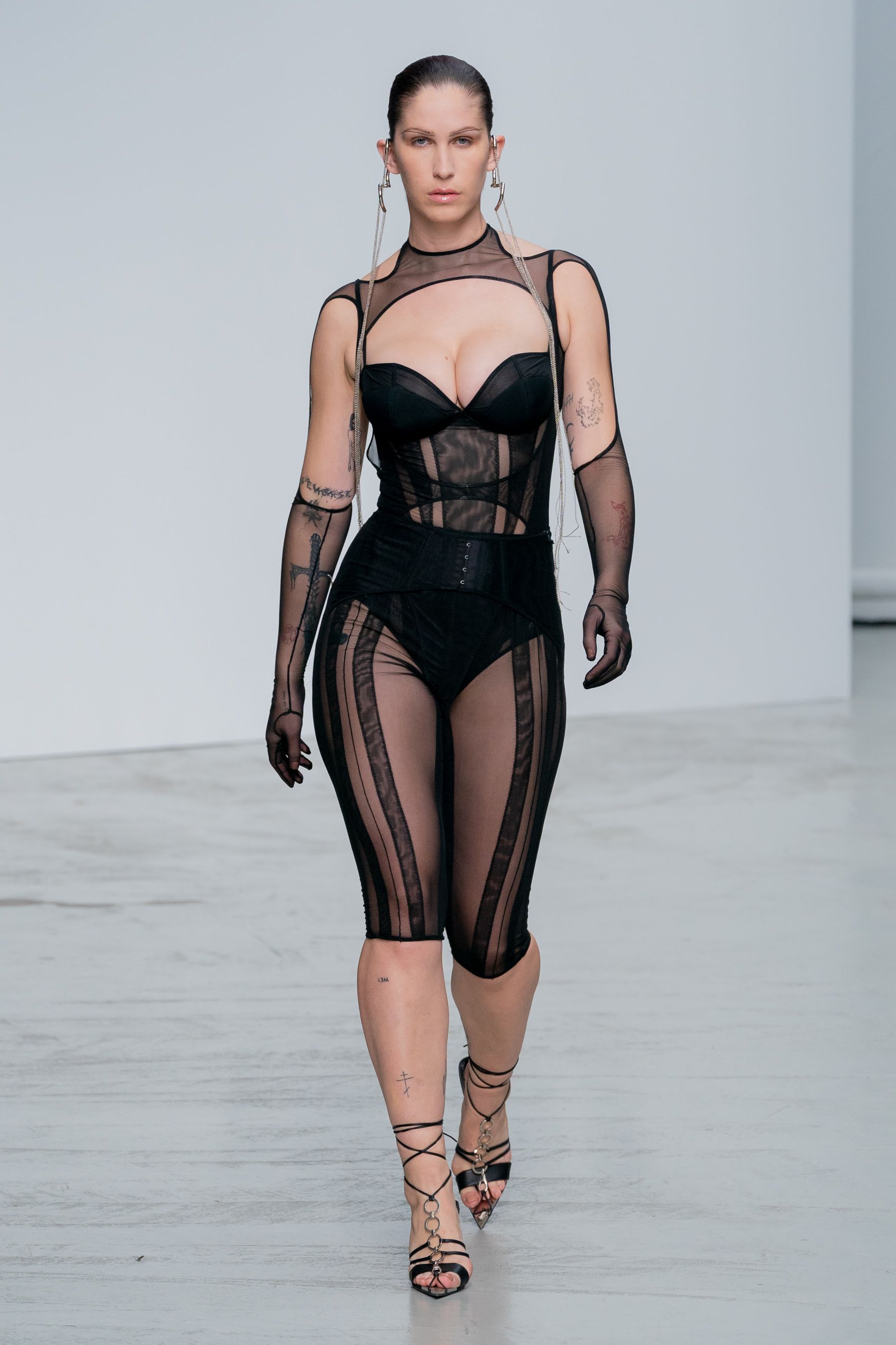 ミュグレー」(MUGLER)|2020春夏コレクション ミュグレー」(MUGLER)|2020春夏コレクション