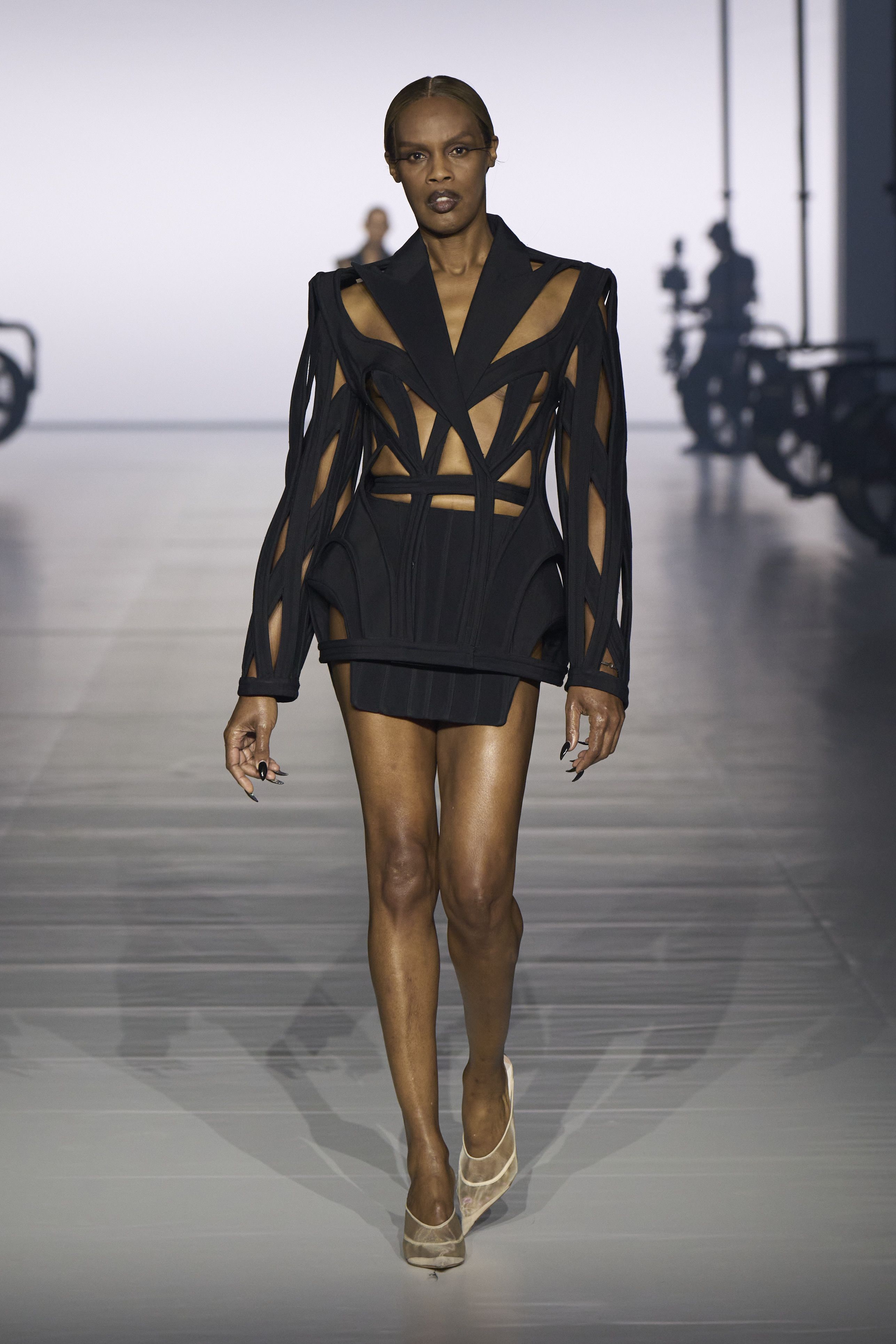 ミュグレー(MUGLER)2024春夏コレクション | ファッション ミュグレー(MUGLER)2024春夏コレクション | ファッション