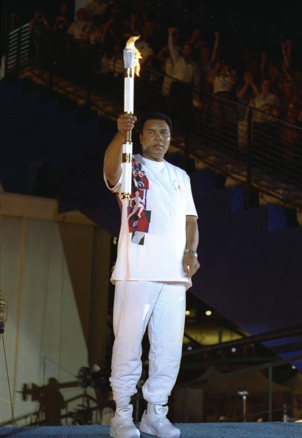 muhammad ali holds the olympic torch at the 1996 olympic games opening ceremony