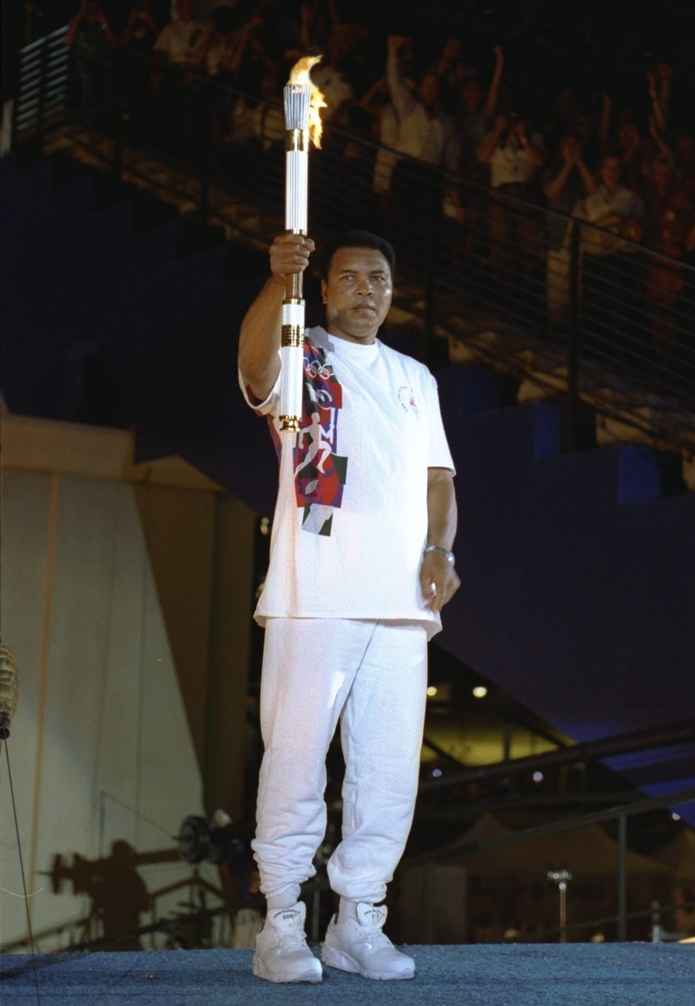 muhammad ali holds the olympic torch at the 1996 olympic games opening ceremony