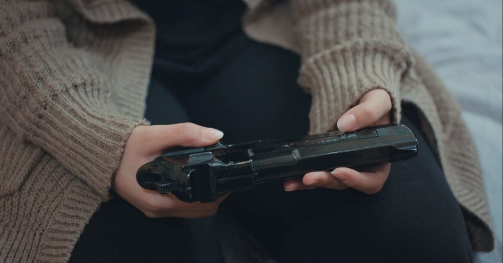 mujer capítulo 76 pistola