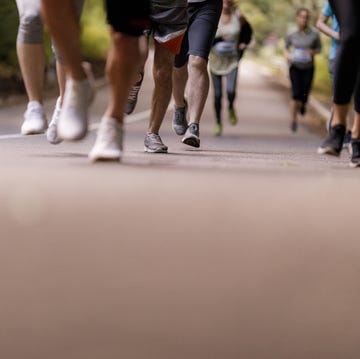 Varias personas corren un maratón varias personas corren un maratón