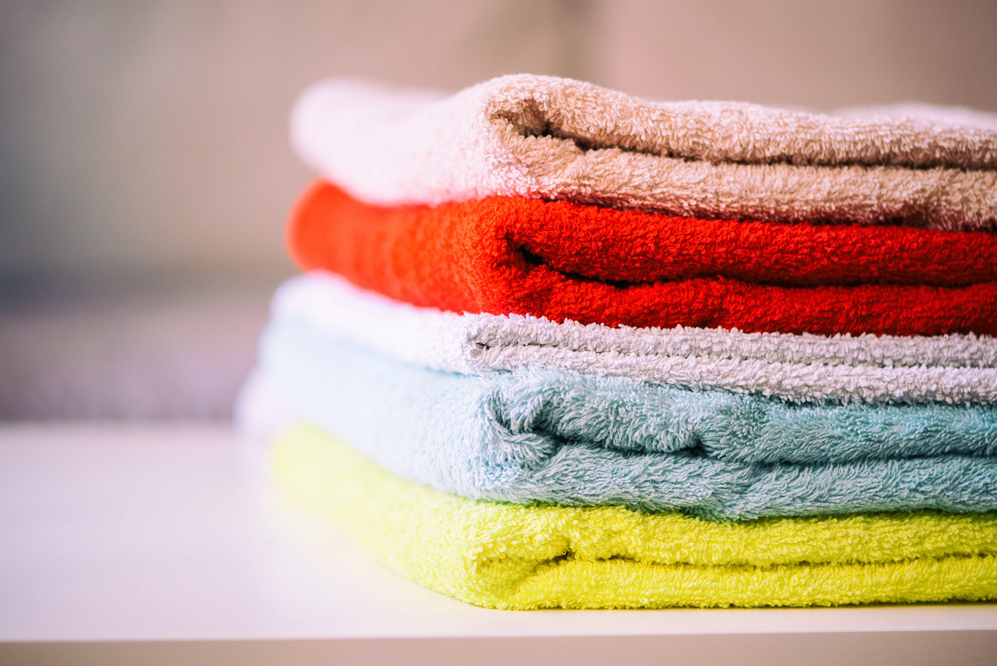 how-often-should-i-wash-my-towels-here-s-what-nhs-staffers-say