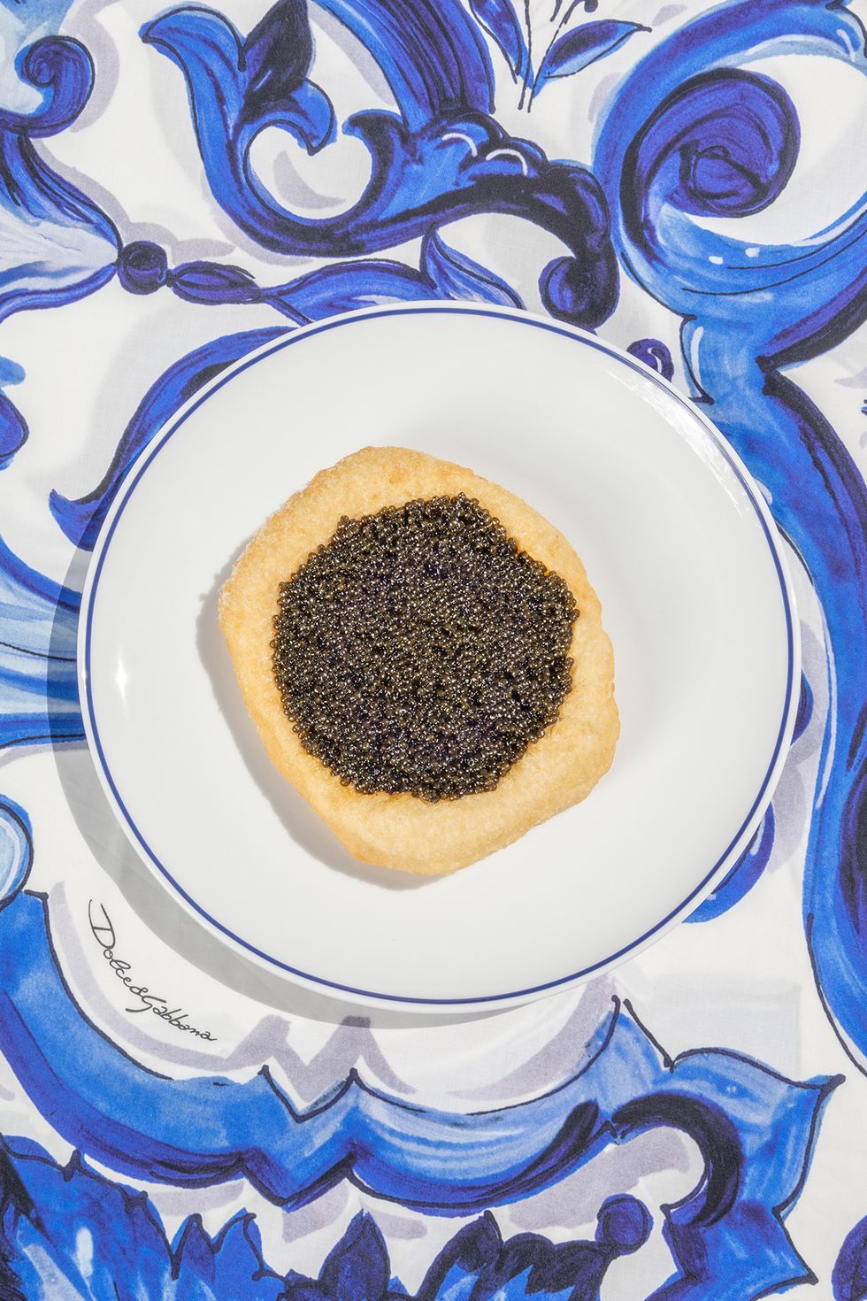 muntanara, mantequilla y caviar plato creado por el chef dani garcía para la cabane, en marbella