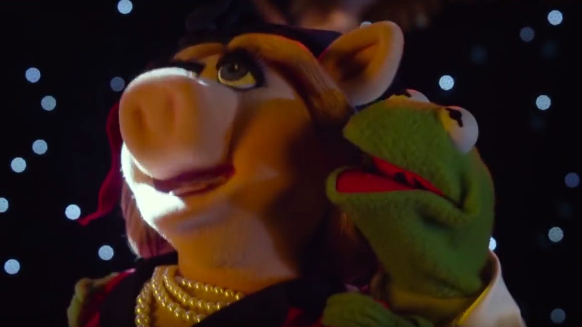 Watch Miss Piggy and Kermit Spoof 