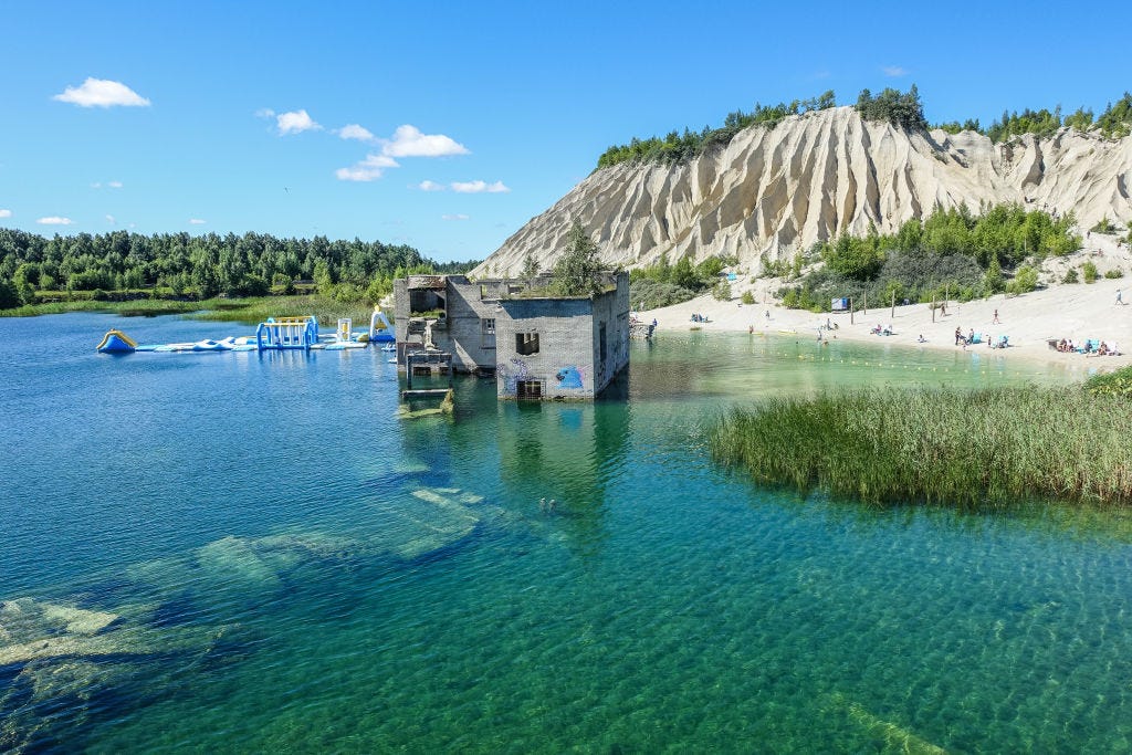 verlaten gevangenis, kalksteenmijn, rummu, estland van werkkamp tot waterparadijs