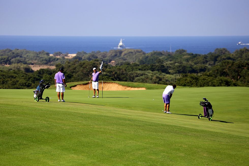 Sport venue, Golf course, Golfer, Grassland, Professional golfer, Golf, Golf club, Championship, Sky, Golf equipment, 