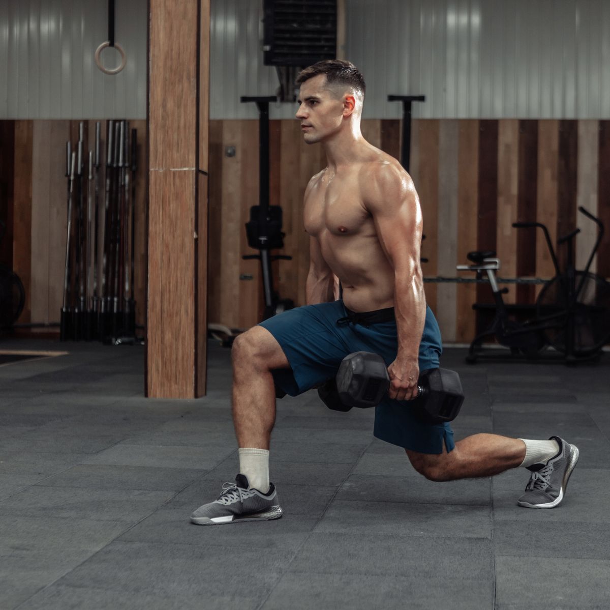 How to Do the Dumbbell Lunge From our Fitness Experts