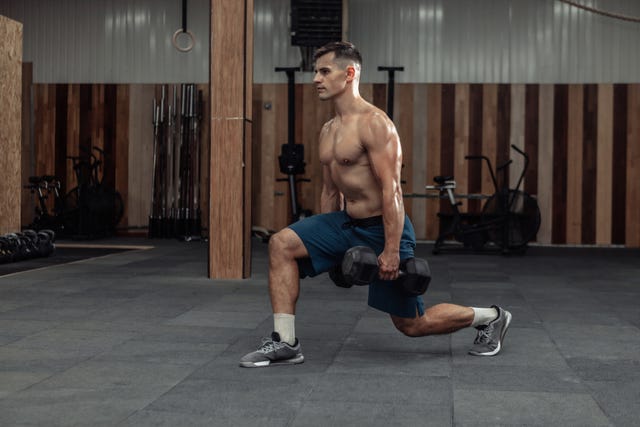 30 minute dumbbell lunge, carry and jump workout for explosive leg gains