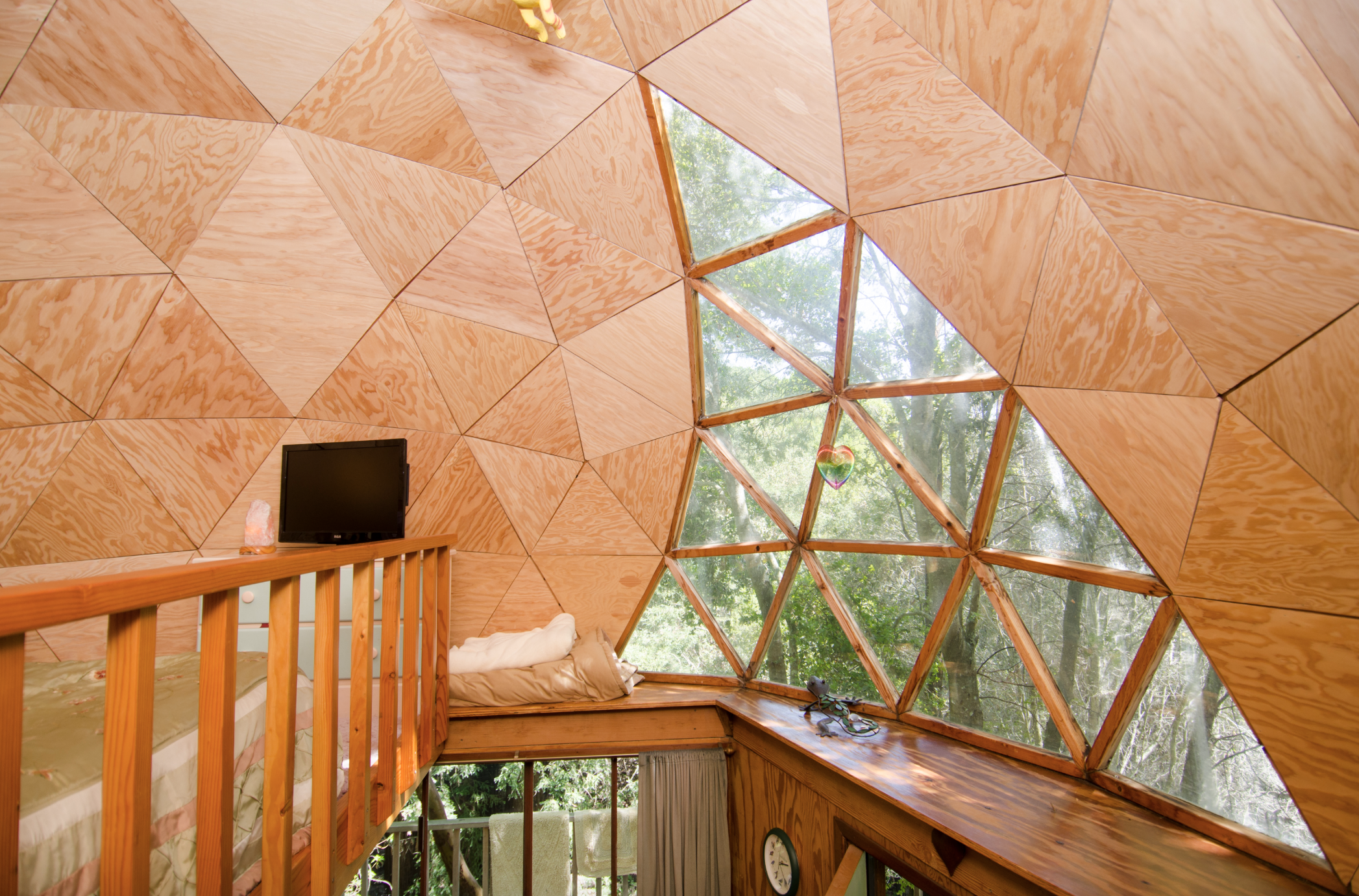 Airbnb's Most Visited Home Of All Time Is A Mushroom Dome Treehouse In ...