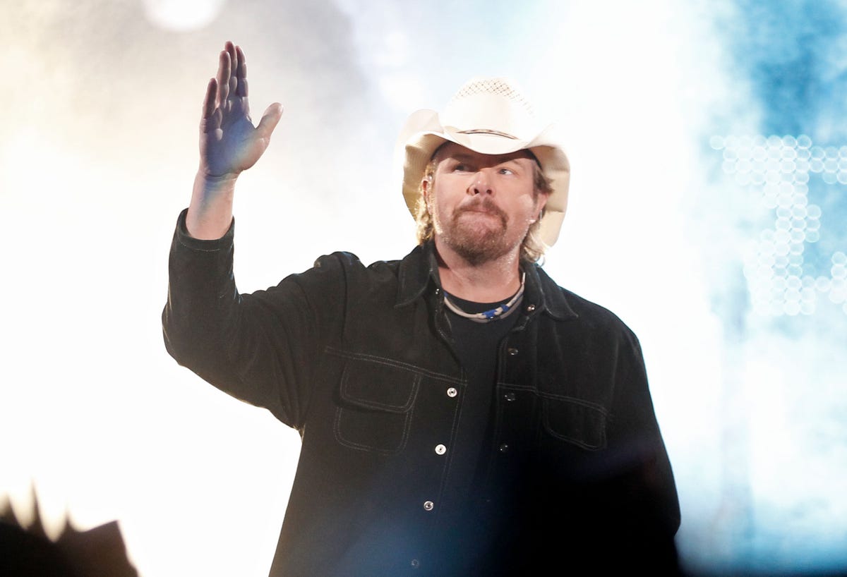 Toby Keith's Desperate Fight For Life After Cancer Diagnosis