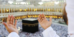 muslim praying at mekkah with hands up