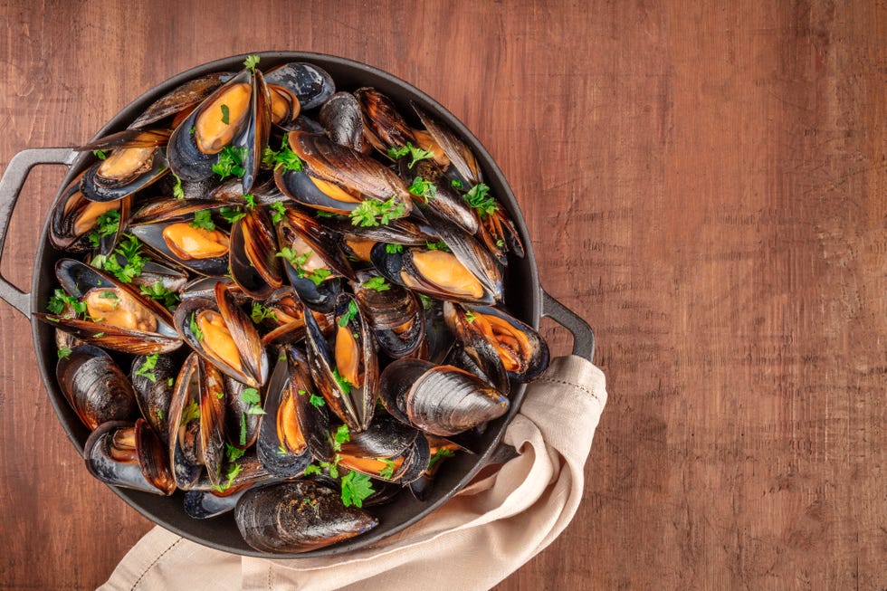 bowl of steamed mussels