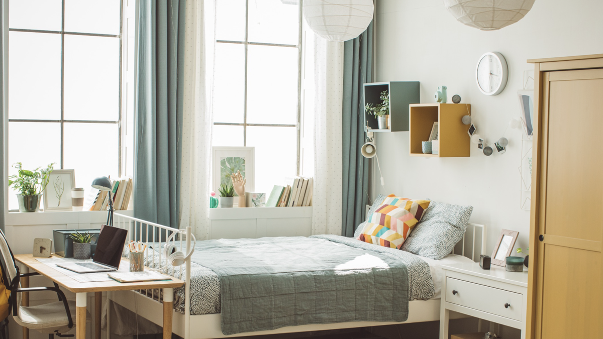 Dorm room essentials checklist: Deals on bedding, storage, tech