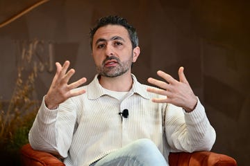 el experto en inteligencia artificial cofundador de deepmind y ceo de microsoft ai mustafa suleyman