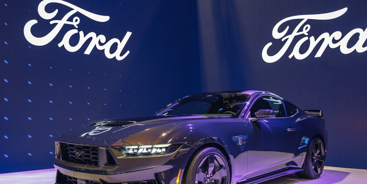 2024 Ford Mustang Dark Horse Shows Off Carbon Wheels, Special Color